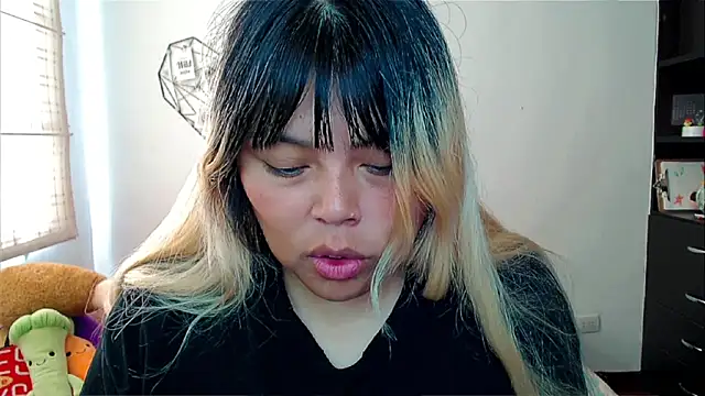 Snapshot of EllieMoonX chatting on 12-19-25, 01:13 EllieMoonX online show from 12-19-25, 01:13