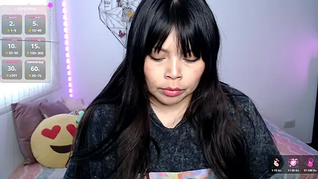 Snapshot of EllieMoonX chatting on 06-18-26, 10:37 EllieMoonX online show from 06-18-26, 10:37