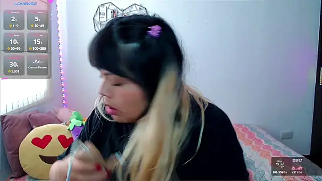 EllieMoonX online show from 05-01-26, 08:03