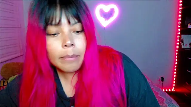 Snapshot of EllieMoonX chatting on 12-22-25, 10:54 EllieMoonX online show from 12-22-25, 10:54