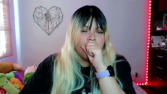 Snapshot of EllieMoonX chatting on 11-20-25, 07:36 EllieMoonX online show from 11-20-25, 07:36