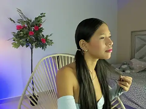 christine  khant online show from 10-16-25, 03:37