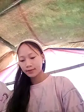 Snapshot of minachao- chatting on 10-19-25, 01:52 minachao- online show from 10-19-25, 01:52