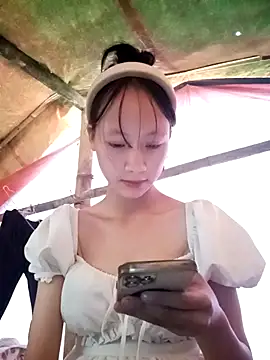 Snapshot of minachao- chatting on 10-22-25, 01:49 minachao- online show from 10-22-25, 01:49