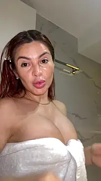 AbrilColls  online show from 11-01-25, 04:30