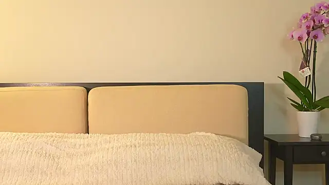 AbrilColls  online show from 03-09-26, 08:01