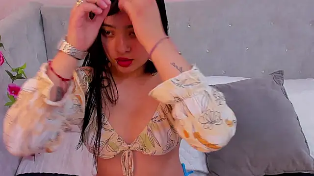 Snapshot of baby_naomy chatting on 10-18-25, 04:53 baby naomy online show from 10-18-25, 04:53