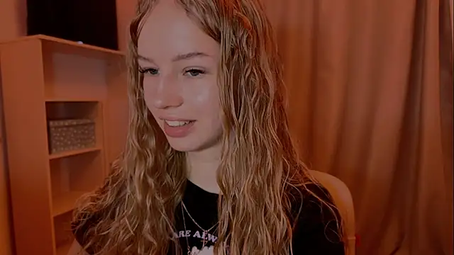 LunaCrave online show from 11-24-25, 09:09