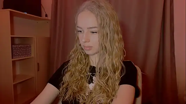 LunaCrave online show from 11-25-25, 02:17