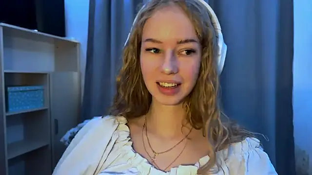 LunaCrave online show from 11-07-25, 07:24