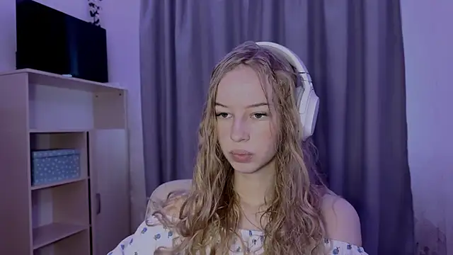 LunaCrave online show from 10-29-25, 11:53