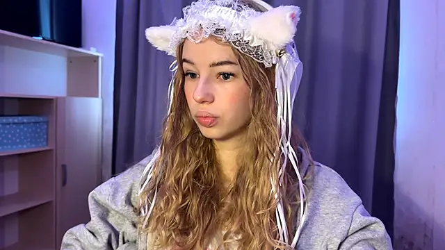 LunaCrave online show from 10-24-25, 07:29