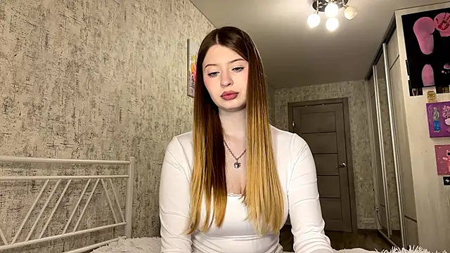 Snapshot of SinVelvet chatting on 10-28-25, 09:08 SinVelvet online show from 10-28-25, 09:08