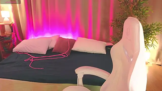 Rene Shine online show from 03-11-26, 05:07