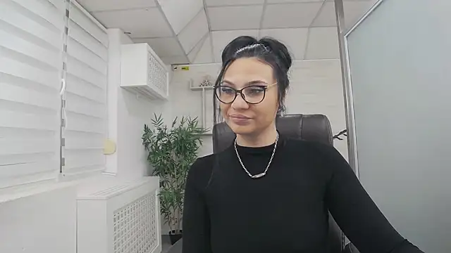 Snapshot of YaraXCox chatting on 04-27-26, 03:37 YaraXCox online show from 04-27-26, 03:37