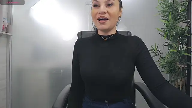 YaraXCox online show from 01-13-26, 05:22