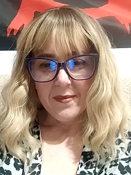 Amelialove42 online show from 04-18-26, 07:58