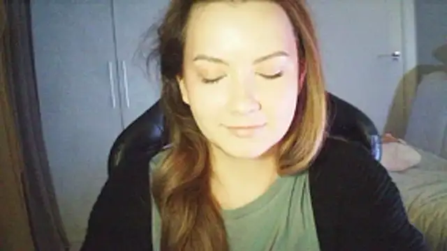 MoodieMira online show from 04-12-26, 09:18