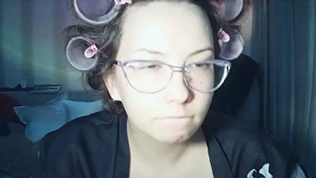 MoodieMira online show from 03-27-26, 06:53