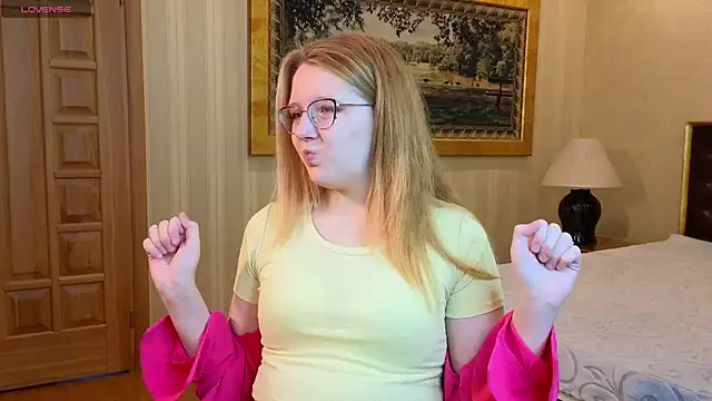 AlinaAldrete online show from 11-16-25, 04:06