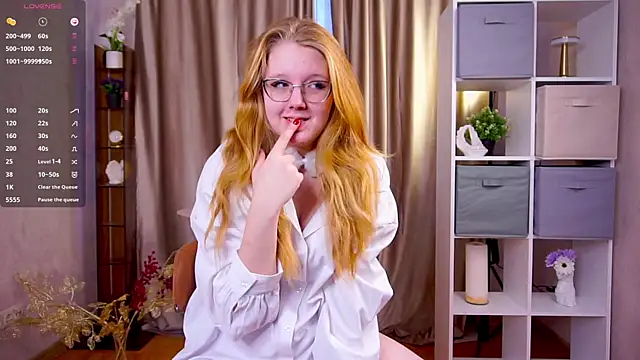 AlinaAldrete online show from 12-19-25, 08:17