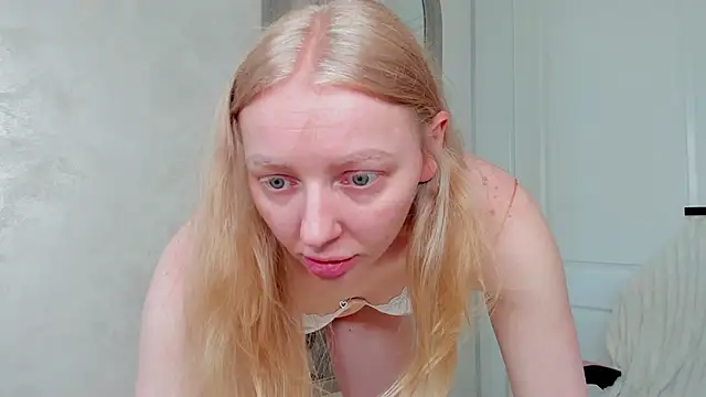 Snapshot of SundyRose chatting on 06-20-26, 06:18 SundyRose online show from 06-20-26, 06:18