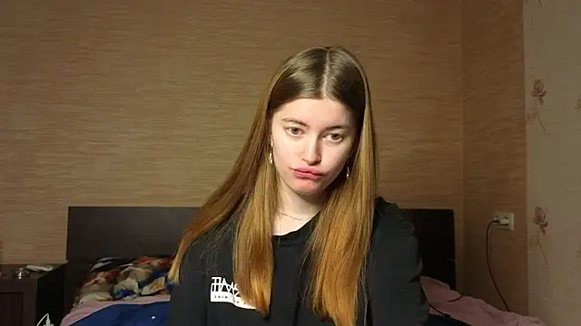 Snapshot of EmiliaCouple chatting on 06-29-26, 11:32 EmiliaCouple online show from 06-29-26, 11:32
