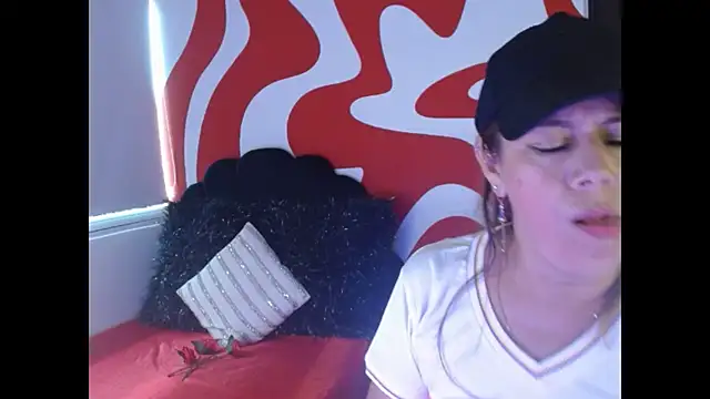 Snapshot of channelsmith_55 chatting on 05-11-26, 02:45 channelsmith 55 online show from 05-11-26, 02:45