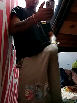 Snapshot of DuanValencia chatting on 11-13-25, 01:31 DuanValencia online show from 11-13-25, 01:31