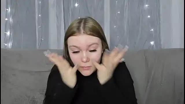 Musegirl online show from 12-17-25, 02:05