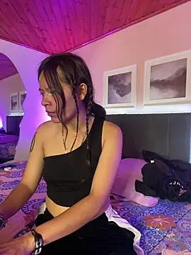Snapshot of Ninfa_pink chatting on 10-16-25, 03:20 Ninfa pink online show from 10-16-25, 03:20
