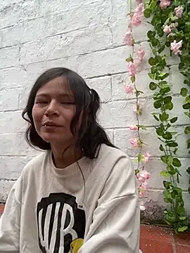 Snapshot of Ninfa_pink chatting on 10-10-25, 03:13 Ninfa pink online show from 10-10-25, 03:13