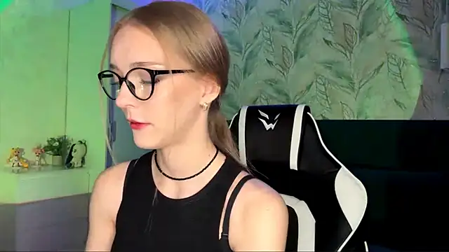 EvaPeace online show from 11-07-25, 04:22