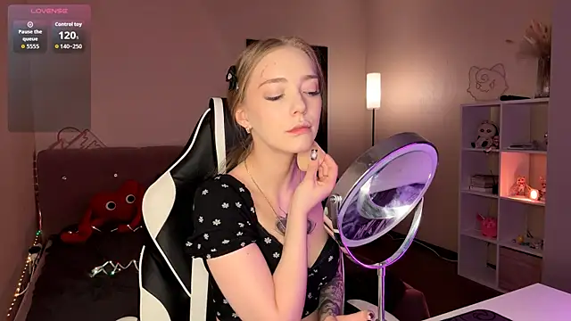 EvaPeace online show from 04-02-26, 01:29