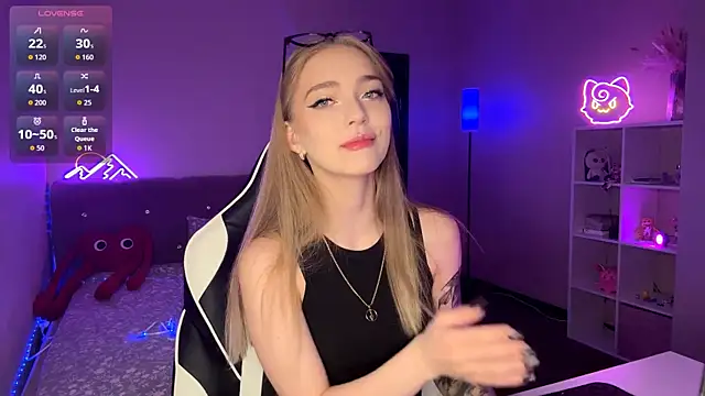 EvaPeace online show from 04-07-26, 01:46