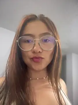 Snapshot of Lexxa_peach chatting on 10-17-25, 05:11 Lexxa peach online show from 10-17-25, 05:11