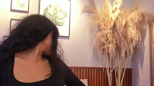 Snapshot of MIAHIVANOV chatting on 11-04-25, 02:43 MIAHIVANOV online show from 11-04-25, 02:43