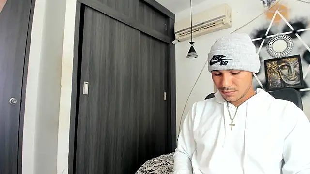 Snapshot of jhapsson_wong chatting on 10-10-25, 02:40 jhapsson wong online show from 10-10-25, 02:40