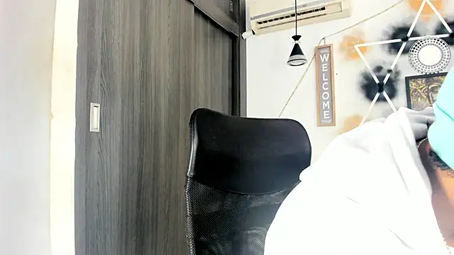 Snapshot of jhapsson_wong chatting on 10-15-25, 01:52 jhapsson wong online show from 10-15-25, 01:52