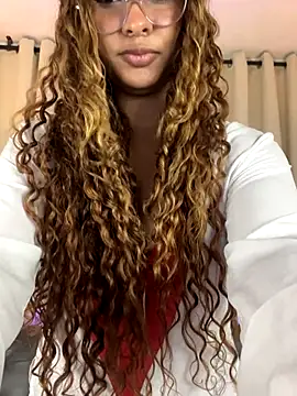 Snapshot of Luna_Vex chatting on 10-14-25, 07:25 Luna Vex online show from 10-14-25, 07:25