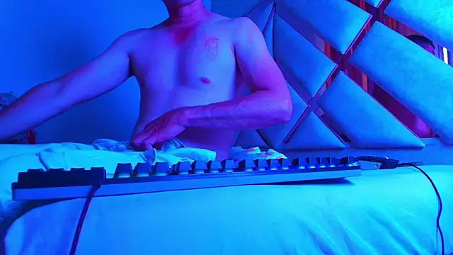 Snapshot of damian_0490 chatting on 11-02-25, 03:39 damian 0490 online show from 11-02-25, 03:39