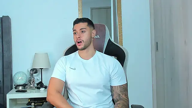 Snapshot of Ken_mailik1 chatting on 10-31-25, 11:22 Ken mailik1 online show from 10-31-25, 11:22