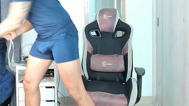 Snapshot of Ken_mailik1 chatting on 11-06-25, 10:14 Ken mailik1 online show from 11-06-25, 10:14