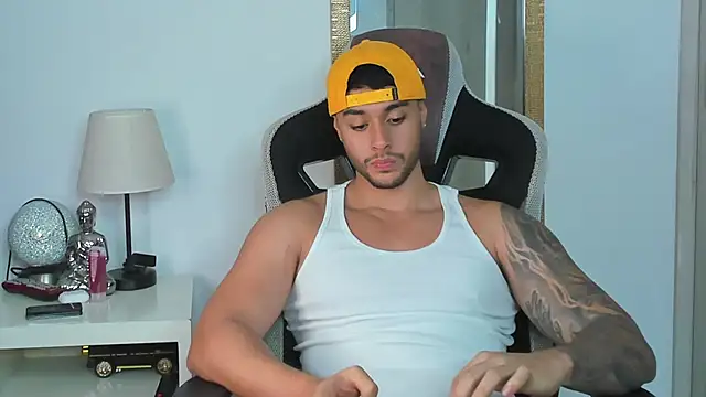 Snapshot of Ken_mailik1 chatting on 12-17-25, 05:45 Ken mailik1 online show from 12-17-25, 05:45