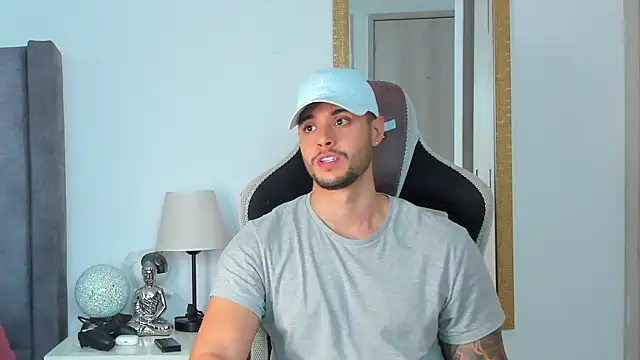 Snapshot of Ken_mailik1 chatting on 11-12-25, 06:06 Ken mailik1 online show from 11-12-25, 06:06