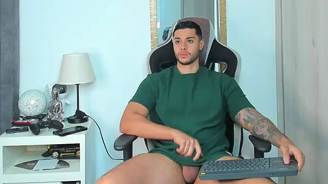 Snapshot of Ken_mailik1 chatting on 11-23-25, 07:35 Ken mailik1 online show from 11-23-25, 07:35