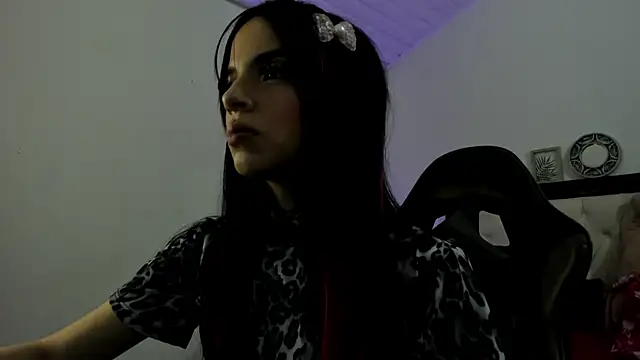 Barbieteeen online show from 11-30-25, 05:47