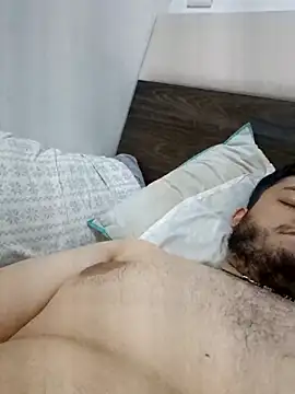 Snapshot of rich_ryx chatting on 12-21-25, 10:39 rich ryx online show from 12-21-25, 10:39