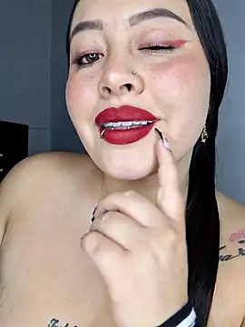 Snapshot of Stefani02 chatting on 10-14-25, 02:34 Stefani02 online show from 10-14-25, 02:34