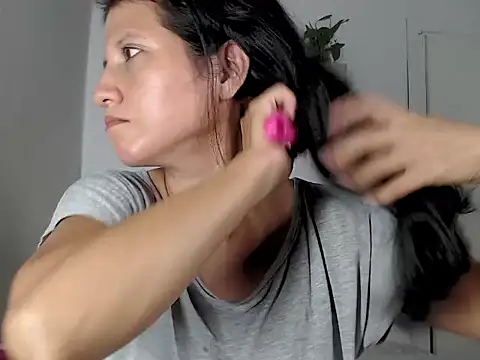 Renata Rivas online show from 10-26-25, 05:19